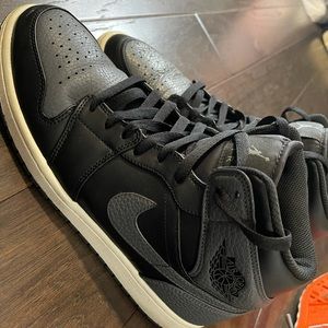AIR JORDAN 1 black and grey